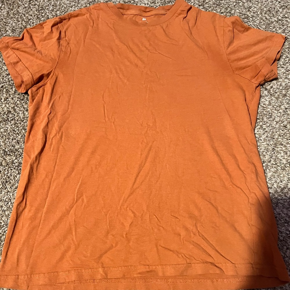 orange t-shirt